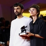 　「ナザ」の監督を務めたラヘル・ショールさん（右）とユバル・アブラハムさん＝９月１２日、イタリア・ベネチア（ロイター＝共同）