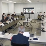 　医療データ活用に関する内閣府の検討会＝３０日午後、東京都千代田区