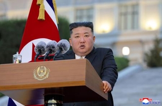 　北朝鮮の金日成総合大学で演説する金正恩朝鮮労働党総書記＝９月３０日、平壌（朝鮮中央通信＝共同）