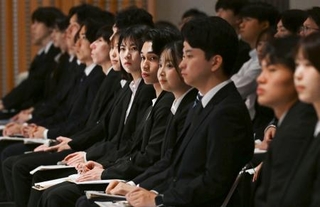 　２０２７年４月入社の新入社員を対象とするＮＥＣの内定式＝１日午前、川崎市