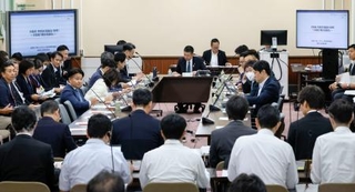 　「大阪都構想」の制度案を作る大阪府市の法定協議会＝１日午前、大阪府庁