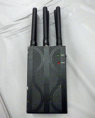 　押収されたＧＰＳの電波を妨害する装置「ＧＰＳジャマー」（大阪府警提供）