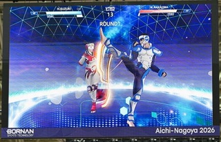 　バーチャルテコンドー１回戦で会場に映し出された中島美鳳と鈴木颯の対戦画面＝２日、愛知県の豊橋市総合体育館