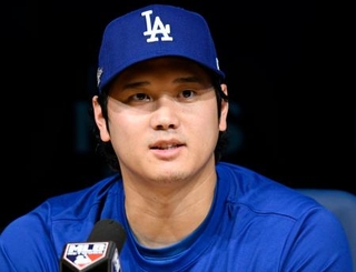 　地区シリーズを前に、記者会見するドジャース・大谷＝２日、ロサンゼルス（共同）