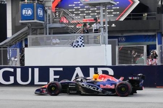 　Ｆ１バーレーンＧＰで優勝したマックス・フェルスタッペン＝４日、マレーシア・セパン（ＡＰ＝共同）