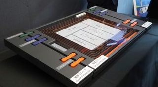 　本田技術研究所が開発した「給電ユニット」の模型＝５日午後、東京都港区