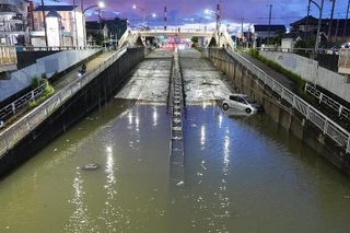 　千葉豪雨で冠水したアンダーパス＝８月１４日、千葉市