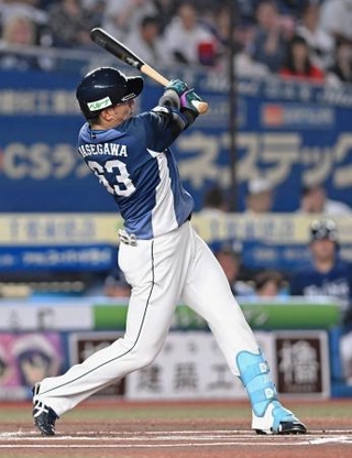 　１回西武１死、長谷川が左中間に先制本塁打を放つ＝ＺＯＺＯマリン
