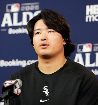 　記者会見するホワイトソックス・村上＝６日、シカゴ（共同）