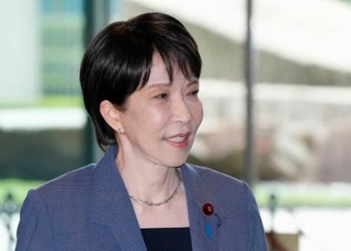 　首相官邸に入る高市首相＝７日午前