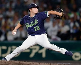 　５回無失点で今季初勝利を挙げたヤクルト・中村優＝甲子園
