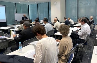 　日本原水爆被害者団体協議会が開いた、全国の被爆２、３世の交流会＝１０日午後、東京都内