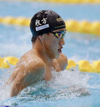 　男子２００メートル平泳ぎを短水路日本新の２分０秒１２で制した大橋信＝ＳＡＧＡサンライズパーク水泳場