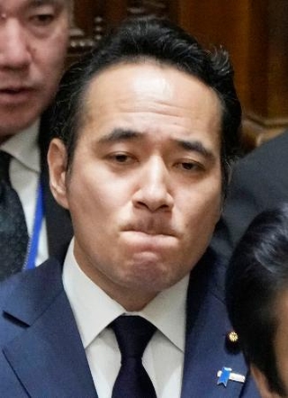 　衆院予算委で質問を聞く簗農相＝１３日午前