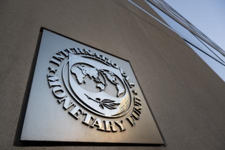 　国際通貨基金（ＩＭＦ）の建物＝２０２４年１０月、ワシントン（ゲッティ＝共同）