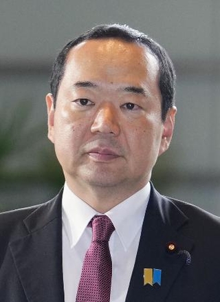 　藤井比早之総務相