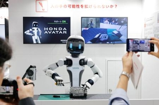 　「ＣＥＡＴＥＣ２０２６」で公開された「ホンダアバターロボット」＝１３日、千葉市の幕張メッセ