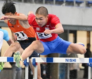 　少年男子共通１１０メートルで優勝した京都・後藤大樹＝カクヒログループアスレチックスタジアム