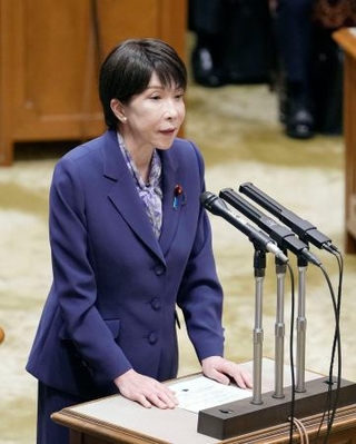　参院予算委の冒頭、簗前農相について発言する高市首相＝１６日午前