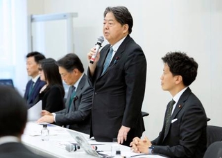 　自民党の「Ｊ-Ｂｅａｕｔｙ産業振興議連」であいさつする林前総務相＝１６日午前、国会