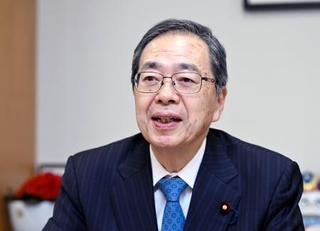 　インタビューに答える公明党の斉藤鉄夫元代表