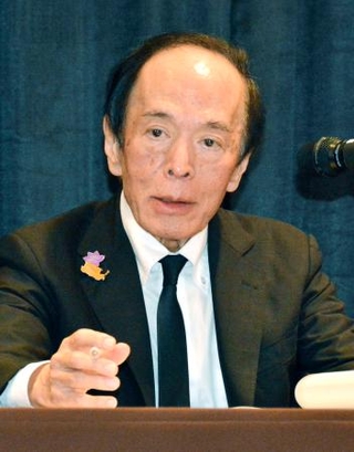 　バンコクで記者会見する日銀の植田和男総裁＝１６日（共同）