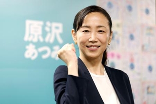 　横浜市長選で初当選を決めた原沢敦美氏＝１８日午後、横浜市