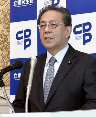 　記者会見する立憲民主党の水岡俊一代表＝１９日午前、国会
