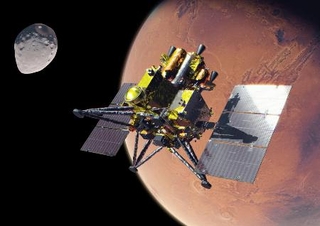 　探査機ＭＭＸのイメージ。右の天体が火星、左が衛星のフォボス（ＪＡＸＡ提供）