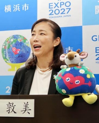 　記者会見する原沢敦美横浜市長＝２０日午後、市役所