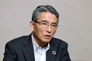 　インタビューに応じるジョーシンの高橋徹也社長