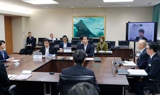 　ＪＲ米坂線の復旧を巡り、新潟県が開いたＪＲ東日本らとの会合＝２２日午前、新潟市