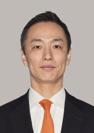 　村井英樹氏