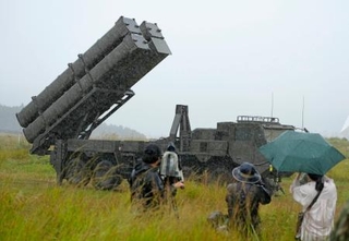 　自衛隊と米軍の共同統合演習「キーン・ソード」で展開されている陸自の長射程ミサイル「２５式地対艦誘導弾」＝２５日午前、長崎県東彼杵町の大野原演習場