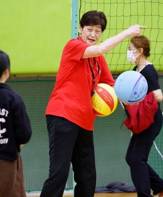 　「アジアスポーツフェスタ２０２６」に参加した、モントリオール五輪バレーボール女子の金メダリスト、神白（旧姓飯田）高子さん＝横浜市