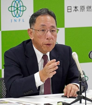 　記者会見する日本原燃の増田尚宏社長＝２８日午前、青森市
