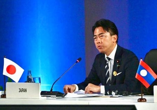 　ＡＳＥＡＮ拡大国防相会議で演説する小泉防衛相＝２９日、フィリピン中部セブ（防衛省提供・共同）
