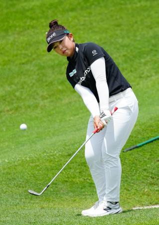 　第２ラウンド、通算１３アンダーで首位の山下美夢有＝クアラルンプール・クラブ（共同）
