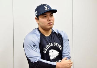 　ポスティングシステムでの米大リーグ挑戦が容認され、取材に応じる西武の平良海馬＝３１日、ベルーナドーム