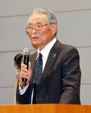 　拉致問題の早期解決を願う集会で発言する松本京子さんの兄孟さん＝３１日午後、鳥取県米子市