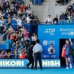 　木下グループ・ジャパン・オープンの男子シングルス１回戦に臨む錦織圭＝１日、東京・有明テニスの森公園