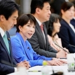 　日本成長戦略会議で発言する高市首相（左から２人目）＝１日午後、首相官邸