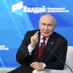 　１日、モスクワで発言するロシアのプーチン大統領（タス＝共同）