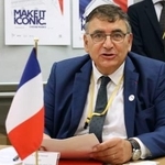 　記者会見するフランス国立保健医学研究所のディディエ・サミュエル所長＝２日午前、東京都港区