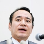 　国会内で記者会見する簗農相。衆院選で自身を応援しなかった首長がいる自治体の道路予算を大幅にカットしたと発言していたことを認めた＝２日午後