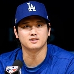 　地区シリーズを前に、記者会見するドジャース・大谷＝２日、ロサンゼルス（共同）