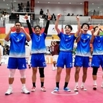 　男子クワッドで優勝し喜ぶ日本＝パロマ瑞穂アリーナ