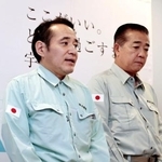 　視察で熊本県宇城市を訪れた簗農相（左）。自治体の道路予算をカットした発言については説明を避けた＝３日午後