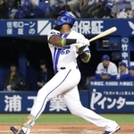 　１１回ＤｅＮＡ１死一、二塁、エンカーナシオンが右前にサヨナラ打を放つ＝横浜