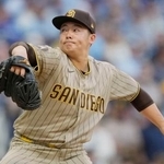 　ブルワーズ戦の６回途中から２番手で登板したパドレス・松井＝ミルウォーキー（ＡＰ＝共同）